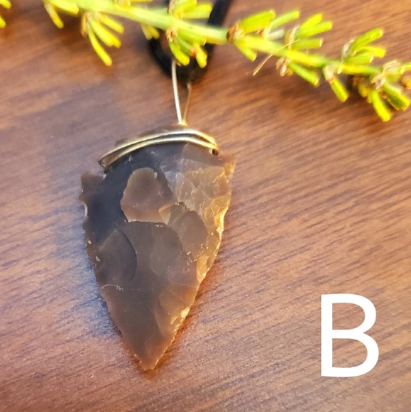 🌿 Natural Stone Arrowhead Necklace 🌿 - Picture 3 of 16